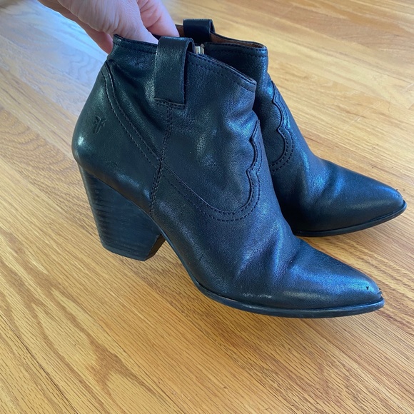 FRYE REINA GENUINE LEATHER WESTERN ZIP BOOTIES IN BLACK WOMANS SIZE 7.5 - Picture 5 of 9